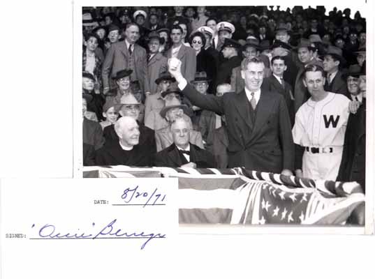 Item #27426 Signature / Unsigned Photograph. Oswald "Ossie" BLUEGE.
