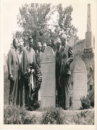 Typed Letter Signed / Unsigned Photograph.