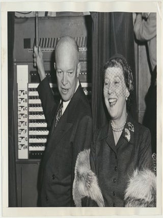 Typed Letter Signed / Unsigned Photograph.